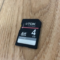 TDK製のSDHCメモリーカード、容量4GB、Class 4の画像