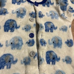 フリースパジャマ ゾウ柄  90白ベース 前開きの画像