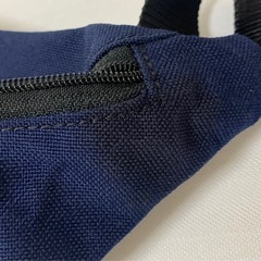 【希少・美品】ミシガン大学ロゴ入りウエストポーチ UofMカレッジロゴ ネイビーの画像