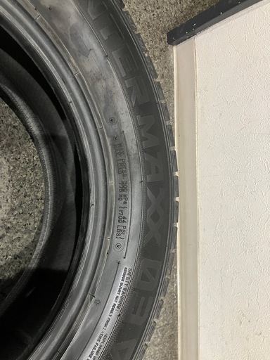 スタッドレスタイヤ　225/60R17