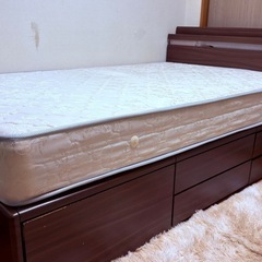 マットレス付きベッドの画像