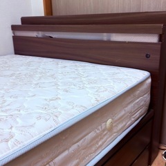 マットレス付きベッドの画像