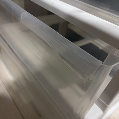 4段衣装ケース白の画像