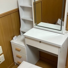 LED化粧台(椅子付き)の画像