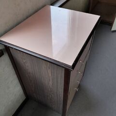 商談中　ピンク引出　キャビネット 1月4日家具無料お渡し会の画像
