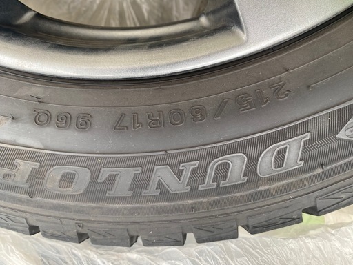 スタッドレスタイヤ　215/60R17