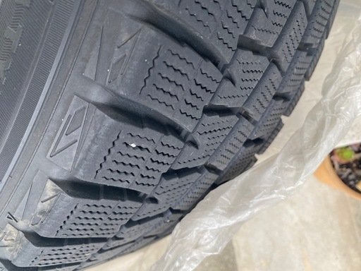 スタッドレスタイヤ　215/60R17