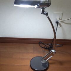 デスクライト　照明の画像