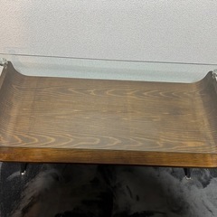 ガラステーブルの画像