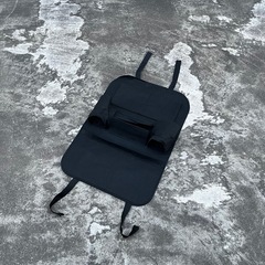 汎用シートカバー2枚と背面小物入れの画像