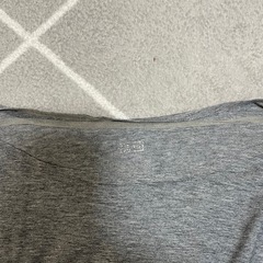 ユニクロ　エアリズムシームレス長袖Tシャツ　 L グレーの画像