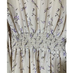 【訳あり】kyun 小花柄ロングワンピース 裏地付き ライトベージュ フリーの画像