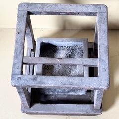 レトロ 火鉢 囲炉裏用 木枠付き 灰入り 古道具 古民具 の画像