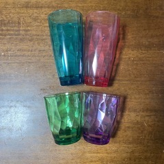 【新品未使用】カラフルコップ4つの画像