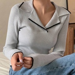 Vネックニットの画像