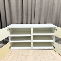 
IKEAのBESTÅ（ベストー）テレビ台・収納棚の画像