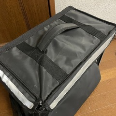ウーバーイーツ　配達バッグの画像