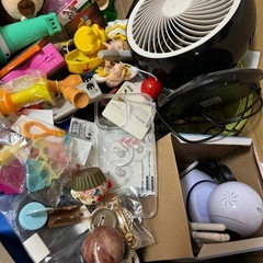 おもちゃや家庭用品などの画像