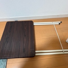折りたたみテーブルの画像
