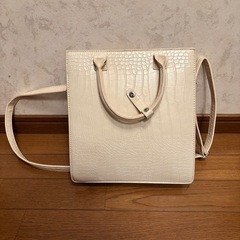 クロコ型押し 痛ショルダー 痛バッグ アイボリーの画像