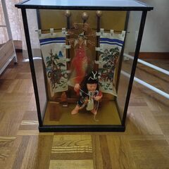 五月人形、ガラスケース付きの画像