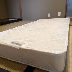 シングルマットレス 使用感少ない美品です。幅80センチ、長さ180センチ、厚み14センチの画像