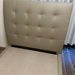 美品 シングルベッドフレーム 背もたれクッション  グレー の画像