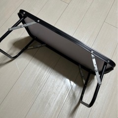 バーベキューコンロとミニテーブルの画像