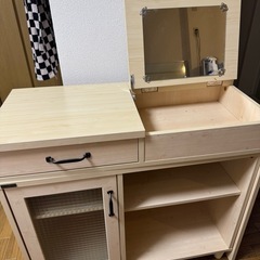 IKEAのドレッサーの画像
