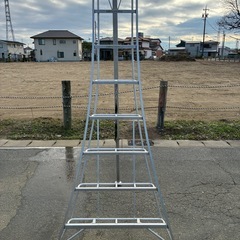 格安！早い者勝ち！まだまだ使えます！配送可！造園はしご　三脚脚立8尺の画像