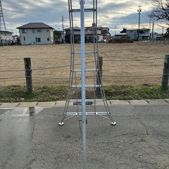 格安！早い者勝ち！まだまだ使えます！配送可！造園はしご　三脚脚立8尺の画像