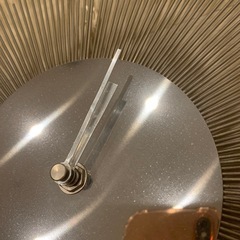 デザイン円形壁掛け時計の画像