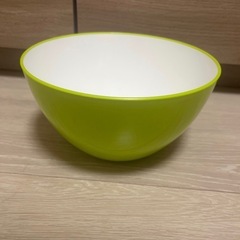 【まとめて譲ります】米びつ、畳める水切り、ボウルの画像