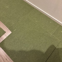 ニトリ　タイルカーペット　緑　中古の画像