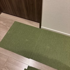 ニトリ　タイルカーペット　緑　中古の画像
