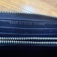 Marc by Marc Jacobsオリーブグリーン ドットデザイン 長財布の画像