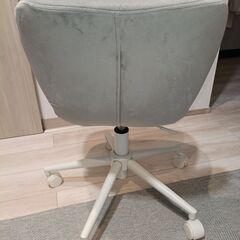 ニトリのコンパクトオフィスチェア（グレー）の画像