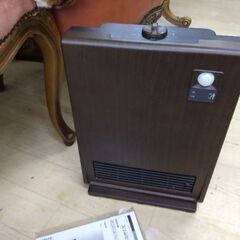 定価8千円　極上美品　超お買い得　人感センサー搭載　セラミック　ファンヒーター　ストーブ　電気ストーブ　の画像
