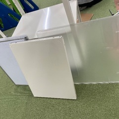 無料　スチールラック、クリア板、ホワイトボードなどの画像