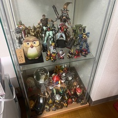 ガラス飾り棚の画像