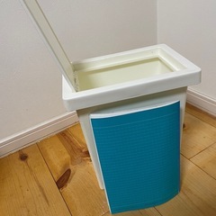 IKEAの小さいゴミ箱の画像