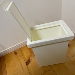 IKEAの小さいゴミ箱の画像