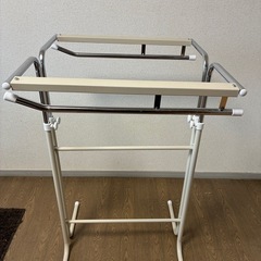 ハンガーラックの画像