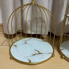 大理石柄鳥かごケーキスタンドの画像