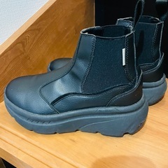 AKCLブラック 厚底 チェルシーブーツ23.5の画像