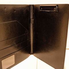 バインダー A4 クリップボード【Latuna（ラチュナ）】2つ折り PUレザー ブラックの画像