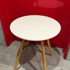 丸テーブルの画像