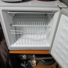 小型冷凍庫差し上げます。　ハイアール小型冷凍庫の画像