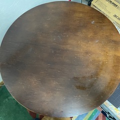 円形テイブルの画像