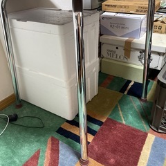 円形テイブルの画像